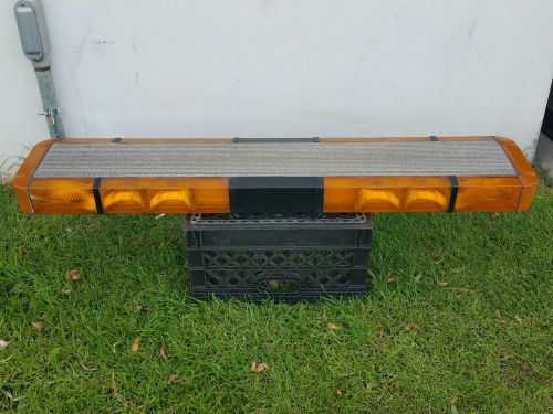 Whelen Edge 9000 52 Inch Strobe Lightbar with End Caps Amber No Power Cord AS IS