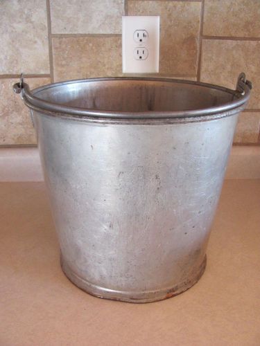 Grain water milk bucket pail livestock cattle horse ranch rodeo dog kennel farm for sale