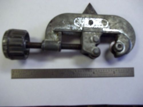 VINTAGE  SCREW FEED TUBING / PIPE  CUTTER == U.S.A. MADE==1/8&#034; - 1 1/8&#034;&#034;