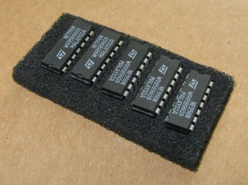 5 x NE556N General Purpose Dual Timers 14-Pin DIP, ST Microelectronics