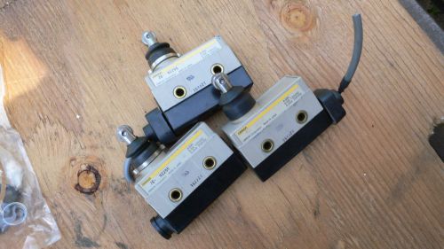3 OMRON ZC-N2255 NEW ROLLER PLUNGER LIMIT SWITCH ZCN2255