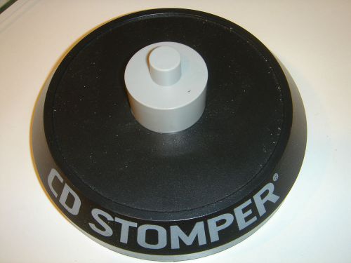 CD STOMPER ORIGINAL AVERY CD STOMPER CD/DVD LABEL APPLICATOR