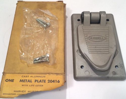 NEW HUBBELL 20416 CAST METAL PLATE W/ LIFT COVER RECEPTACLE D309382
