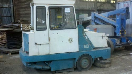 Classic tennant gr 95 industrial ride-on diesel sweeper, 577 hours for sale