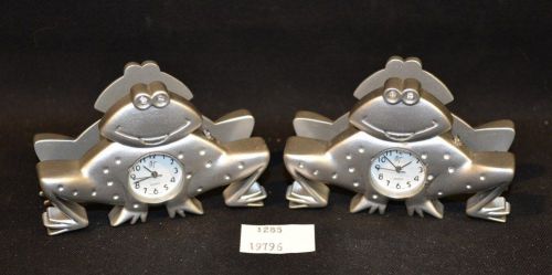 ThriftCHI ~ 2 Metal Frog Desk Clocks / Business Card Holder