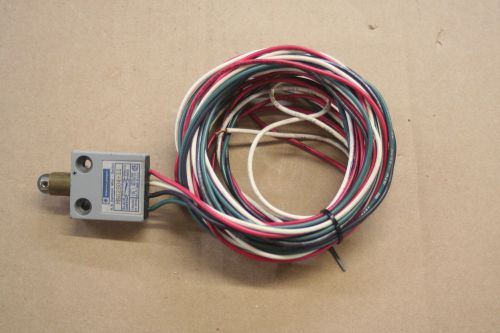 New telemecanique r.b. denison roller plunger micro mini limit switch ms02s04-11 for sale