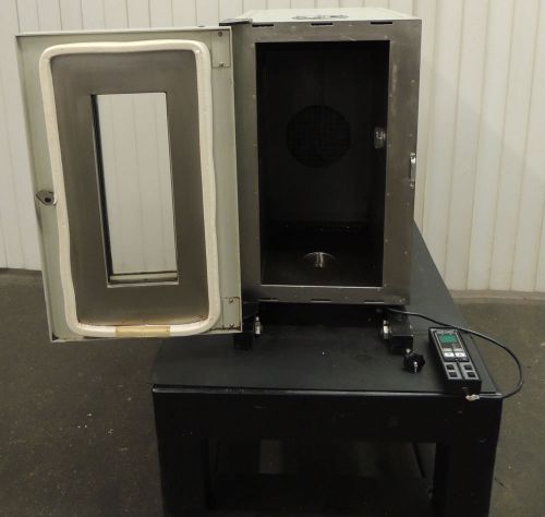 Instron temperature chamber model 3119-005 for sale