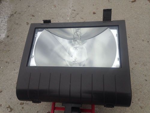 Used mcgraw edison made by cooper acura flood light enclosure w/ 1500 w hid bulb for sale