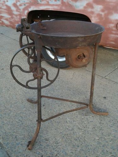 VINTAGE ANTIQUE BLACKSMITH FORGE &amp; BLOWER (NICE CONDITION - RARE!)