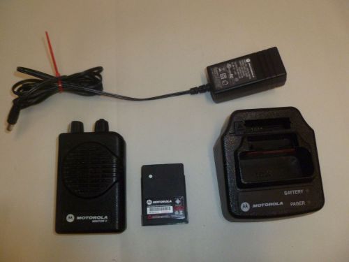 Motorola Minitor V 5 Low Band Fire EMS Stored Voice Pager 45-48.9 MHz Charger a