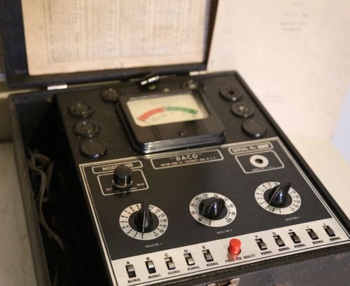 DACA 303 radio TUBE TESTER --- rare vintage model with instructions ---
