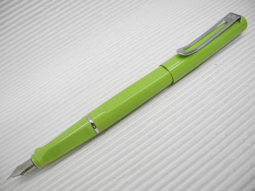 1Pcs Jinhao 599 Medium Fine Nib Fountain Pen, GREEN Barrel