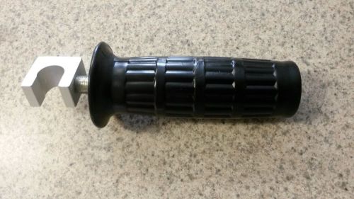 Attachable wand handle for pressure washer wands