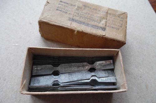 Box of Vintage R-225 Renewal Fuse Links - Precise Age Unknown - 25 amp / 250 Vol