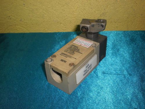 Omron hl-5030 hl5030 limit switch 5a 250vac .4a for sale