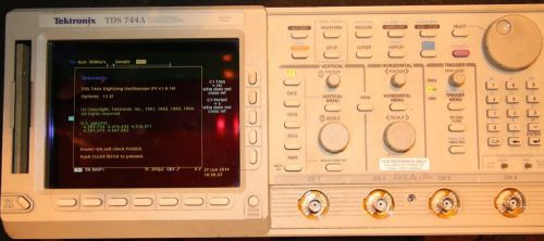 Tektronix TDS744A 4-Channel, 500Mhz 2Gs/S Oscilloscope