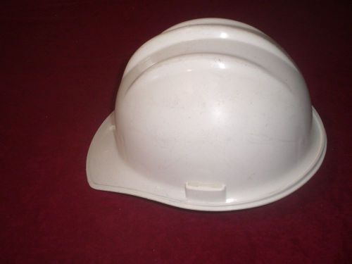 Bullard model 302RT size 6 1/2 to 8 safety construction hard hat Sure-Lock adjus
