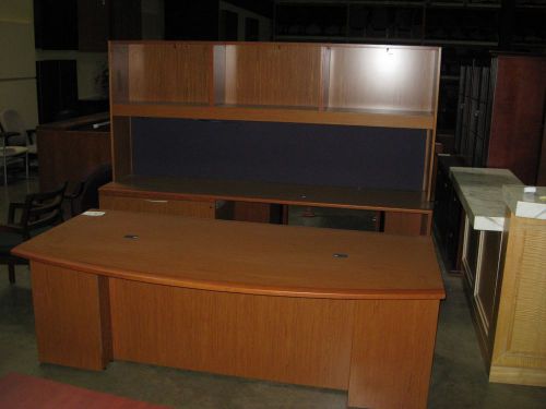Knoll 84&#034; Executive Medium Oak Laminate Desk with 96&#034; Credenza &amp; 96&#034; Hutch