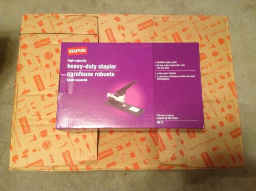 Staples high-capacity heavy-duty stapler