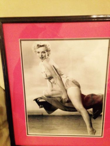 Marilyn Monroe Framed Matted 11x14 B &amp; W Print In Swimsuit Excellent Cond