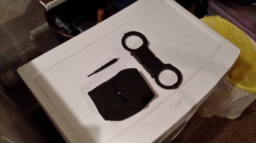 SafariLand Black handcuffs, black case and key