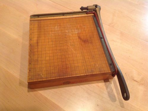 VTG Ingento Cutting Board No 3 with 12&#034; Blade Ideal for School ,Cast Iron Handle
