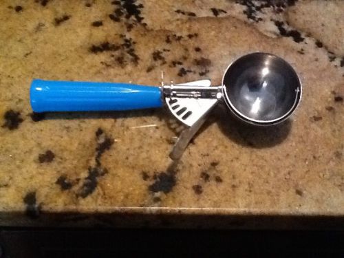 Winco ICD-16  2 3/4oz  Icecream Disher Scooper Blue Handle 18-8 Stainless NSF