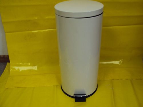 TOUGH GUY 4PGJ1  Round 8 Gallon White Step On Container,minor damage list $127