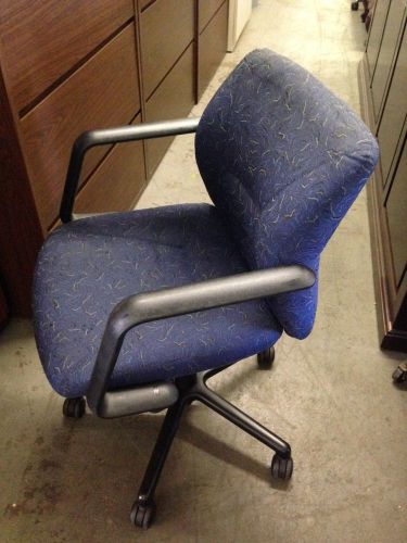 ***HEAVY DUTY MANAGER CHAIR by KEILHAUER WEIGHT CAPACITY UP TO 300 LBS***