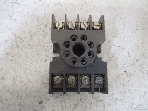 LOT OF 3 IDEC SL608 SOCKET *NEW OUT OF A BOX*