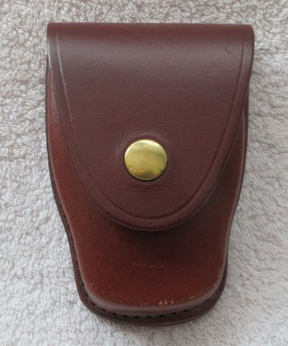 VTG. TEX SHOEMAKER CLOSED TOP LEATHER HAND CUFF HOLDER #204