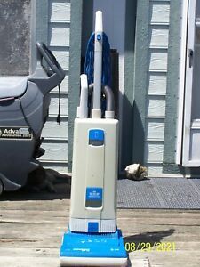 WINDSOR SENSOR XP12 COMMERCIAL UPRIGHT VACUUM CLEANER - Made in Germany