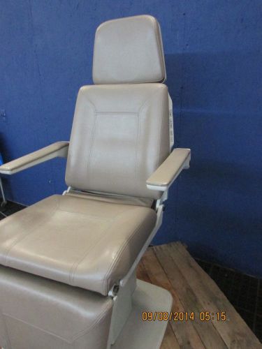 Midmark 491 procedure chair