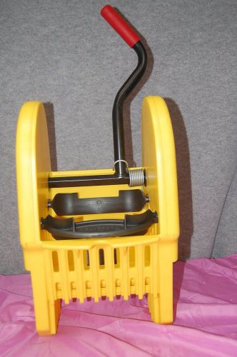 Rubbermaid commercial wavebrake yellow 32 oz press mop wringer (#l2542) for sale