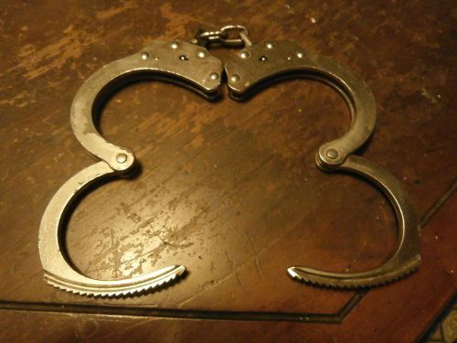 Peerless handcuffs model 700