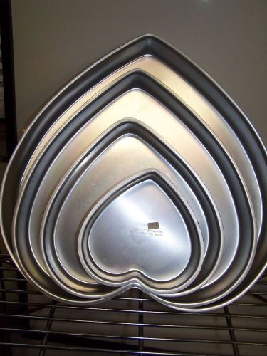 4 New Wilton Heart Valentine Baking Pans Different Sizes 6.5-15&#039;&#039;