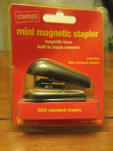 Staples Mini Magnet Stapler Black