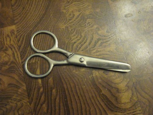 Vintage Small Metal Childs School Scissors w/screw – 2” W x 4-1/2”L