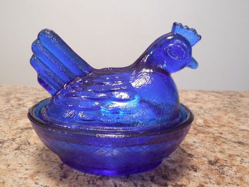 Beautiful Cobalt Blue Small Art Glass Hen on Nest Lidded Candy Dish