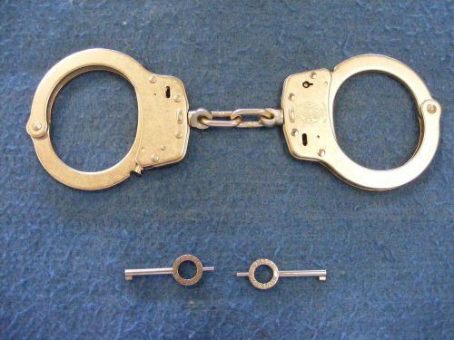 SMITH AND WESSON HANDCUFFS MODEL 100-1 NICKEL