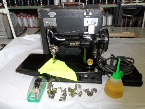 SINGER 221 FeatherWeight PORTABLE ANTIQUE SEWING MACHINE, GREAT CONDITION