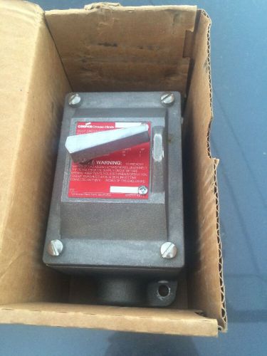 CROUSE HINDS EFDC218 T8 SA TCF ALUMINUM SELECTOR SWITCH WITH 3/4&#034; FEED THRU BOX