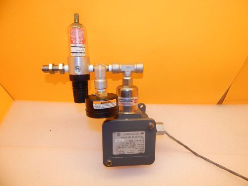 UNITED ELECTRIC TYPE H105 (M# 156) DIFFERENTIAL PRESSURE SWITCH - BRASS - 0-100