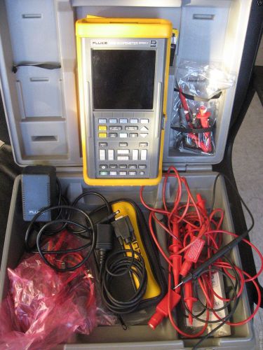 FLUKE 105B Scopemeter Series II with accessories. New battery. TESTED
