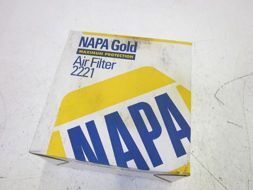 NAPA GOLD 2221 AIR FILTER  *NEW IN A BOX*