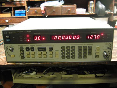 HP8656B 8656 AM FM Signal Generator, 0.1-990MHz, powers up, parts only.