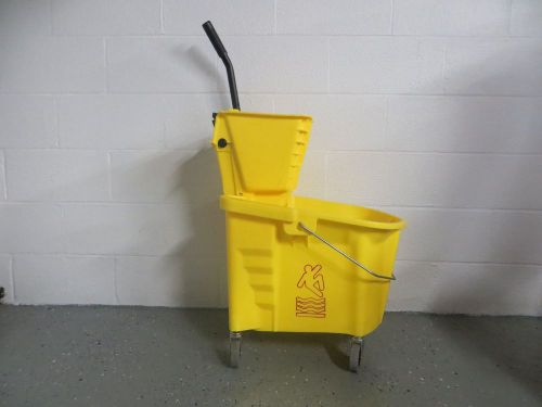 328 Brand New Continental Commercial 35 Quart Mop Bucket with Ringer