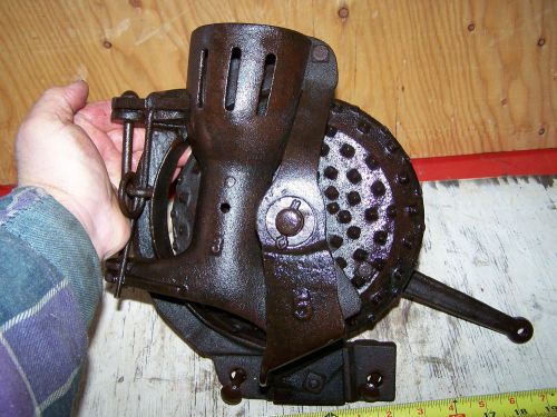 Old RUN EASY Box Type CORN SHELLER Hand Crank Cast Iron Hit Miss Engine Farm WOW