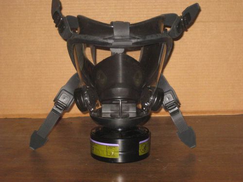 SURVIVAIR 7630 OPTI-FIT GAS MASK SIZE MEDIUM WITH NOSH MODEL 1688 CANISTER
