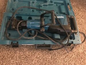 Makita HM1307CB 35 lb. Demolition Hammer, 1-1/8&#034; Hex, case (w/ wheels) FOR PARTS